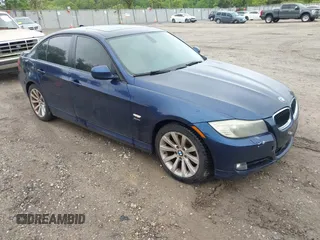 2011 BMW 3 Series 328i xDrive z VIN WBAPK5G51BNN29628, wystawiony jako IAAI lot #42245328 z przebiegiem 177 218 mil mil oraz . Historia ofert i sprzedaży dostępna na DreamBid. Obrazek 1.