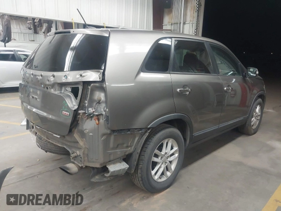 2015 Kia Sorento LX with VIN 5XYKT3A62FG629203, listed as a IAAI auction lot 40448787 with 114,429 mi miles. Bid and sale history available at carsss.com. Image 4.