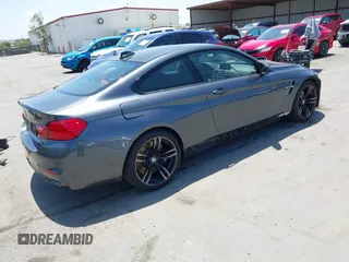 2016 BMW M4 z VIN WBS3R9C59GK336073, wystawiony jako IAAI lot #42165008 z przebiegiem 73 673 mil mil oraz . Historia ofert i sprzedaży dostępna na DreamBid. Obrazek 4.