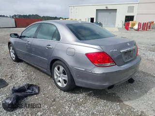 2005 Acura RL z VIN JH4KB16525C006978, wystawiony jako IAAI lot #41800979 z przebiegiem 213 501 mil mil oraz . Historia ofert i sprzedaży dostępna na DreamBid. Obrazek 3.