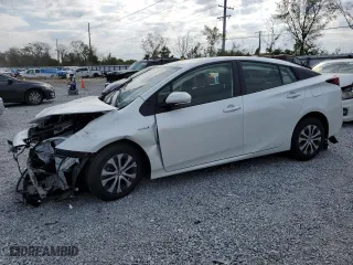 2022 Toyota Prius LE with VIN JTDL9MFU8N3032706, listed as a Copart auction lot 43924515 with 10,822 mi miles and Salvage Title. Bid and sale history available at carsss.com. Image 1.