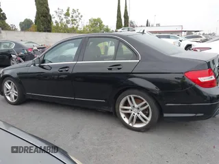 2013 Mercedes-Benz C 250 Sport z VIN WDDGF4HBXDR261850, wystawiony jako IAAI lot #42164882 z przebiegiem 149 257 mil mil oraz . Historia ofert i sprzedaży dostępna na DreamBid. Obrazek 14.
