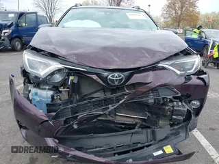 2018 Toyota RAV4 XLE with VIN 2T3RFREV5JW811742, listed as a IAAI auction lot 42030276 with 58,034 mi miles. Bid and sale history available at carsss.com. Image 12.