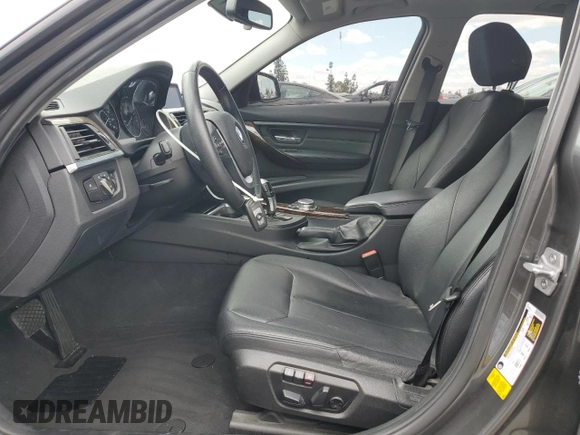 2015 BMW 3 Series 328i z VIN WBA3C1C59FK122223, wystawiony jako Copart lot #56991615 z przebiegiem 83 519 mil mil oraz Szkoda całkowita • Salvage title. Historia ofert i sprzedaży dostępna na DreamBid. Obrazek 7.
