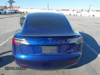 2020 Tesla Model 3 Performance z VIN 5YJ3E1ECXLF641945, wystawiony jako IAAI lot #41337826 z przebiegiem 53 336 mil mil oraz . Historia ofert i sprzedaży dostępna na DreamBid. Obrazek 16.