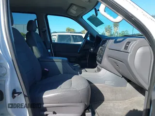 2003 Ford Explorer XLS z VIN 1FMZU72K03ZA26581, wystawiony jako IAAI lot #42293777 z przebiegiem 111 291 mil mil oraz . Historia ofert i sprzedaży dostępna na DreamBid. Obrazek 5.