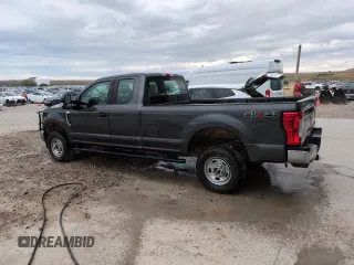2018 Ford F-250 XL with VIN 1FT7X2B65JEB31372, listed as a Copart auction lot 52757495 with 167,640 mi miles and Clean title. Bid and sale history available at DreamBid. Image 2.