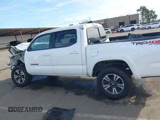 2017 Toyota Tacoma SR5 with VIN 5TFCZ5AN0HX077402, listed as a IAAI auction lot 41603762 with 118,257 mi miles and . Bid and sale history available at DreamBid. Image 14.