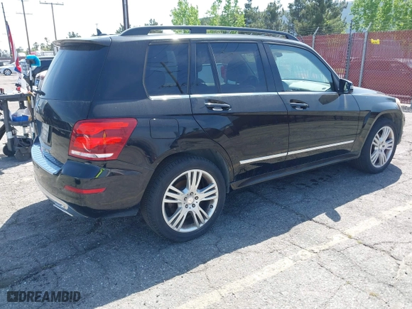 2013 Mercedes-Benz GLK-Class GLK 350 with VIN WDCGG5HB7DG026938, listed as a IAAI auction lot 42096460 with 271,577 mi miles. Bid and sale history available at carsss.com. Image 4.