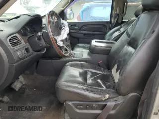 2011 GMC Yukon XL Denali z VIN 1GKS2MEF7BR330261, wystawiony jako Copart lot #45718605 z przebiegiem 158 271 mil mil oraz Szkoda całkowita • Salvage title. Historia ofert i sprzedaży dostępna na DreamBid. Obrazek 7.