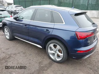 2021 Audi Q5 Premium Plus with VIN WA1BAAFY6M2059311, listed as a IAAI auction lot 41909864 with 44,059 mi miles. Bid and sale history available at carsss.com. Image 3.