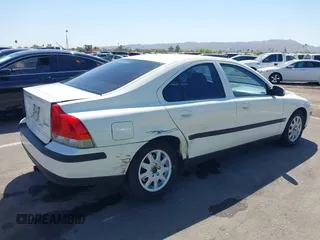 2002 Volvo S60 with VIN YV1RS61RX22155450, listed as a IAAI auction lot 41988229 with 86,115 mi miles. Bid and sale history available at carsss.com. Image 4.
