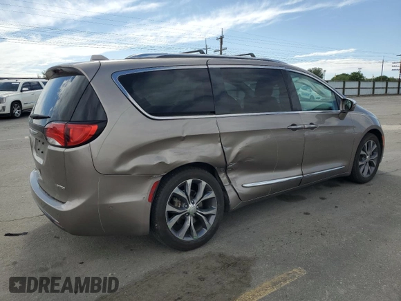 2017 Chrysler Pacifica Limited z VIN 2C4RC1GG5HR759865, wystawiony jako Copart lot #56431515 z przebiegiem 93 473 mil mil oraz Szkoda całkowita • Salvage title. Historia ofert i sprzedaży dostępna na DreamBid. Obrazek 3.
