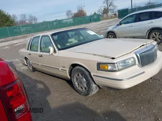 1997 Lincoln Town Car Cartier with VIN 1LNLM83W3VY638439, listed as a IAAI auction lot 41459199 with 139,631 mi miles and . Bid and sale history available at DreamBid. Image 1.