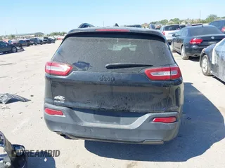 2016 Jeep Cherokee Sport z VIN 1C4PJLAB1GW324322, wystawiony jako IAAI lot #40495263 z przebiegiem 172 654 mil mil oraz . Historia ofert i sprzedaży dostępna na DreamBid. Obrazek 17.