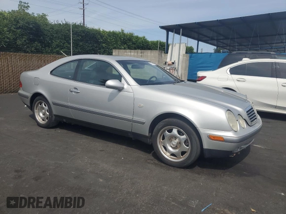 1999 Mercedes-Benz CLK 320/430 z VIN WDBLJ65G5XF100670, wystawiony jako Copart lot #55385595 z przebiegiem 126 985 mil mil oraz Czysty tytuł • Clean title. Historia ofert i sprzedaży dostępna na DreamBid. Obrazek 4.