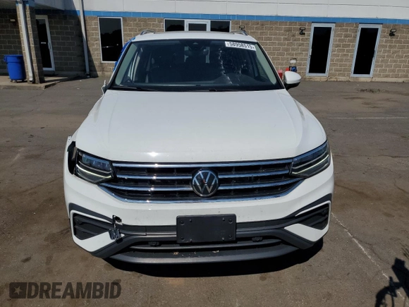 2024 Volkswagen Tiguan SE z VIN 3VVMB7AXXRM073047, wystawiony jako Copart lot #58958515 z przebiegiem 23 180 mil mil oraz Szkoda całkowita • Salvage title. Historia ofert i sprzedaży dostępna na DreamBid. Obrazek 5.