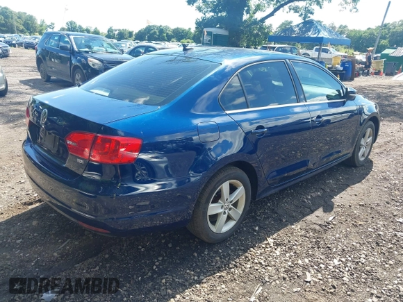 2014 Volkswagen Jetta TDI w/Premium/Nav with VIN 3VWLL7AJ3EM232789, listed as a IAAI auction lot 42737539 with 60,263 mi miles and . Bid and sale history available at DreamBid. Image 4.