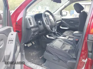 2022 Nissan Frontier S z VIN 1N6ED1CM4NN673279, wystawiony jako IAAI lot #41951412 z przebiegiem 44 529 mil mil oraz . Historia ofert i sprzedaży dostępna na DreamBid. Obrazek 5.