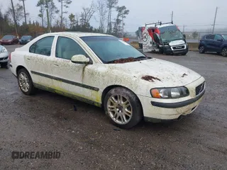 2002 Volvo S60 with VIN YV1RS58D322119152, listed as a IAAI auction lot 41104616 with 132,133 mi miles. Bid and sale history available at carsss.com. Image 1.