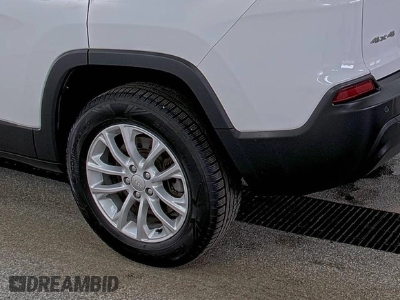 2020 Jeep Cherokee Latitude z VIN 1C4PJMCB0LD536587, wystawiony jako IAAI lot #42193138 z przebiegiem 78 091 mil mil oraz . Historia ofert i sprzedaży dostępna na DreamBid. Obrazek 1.