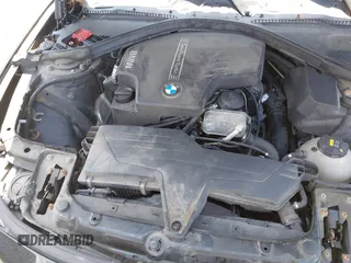 2015 BMW 3 Series 328i xDrive z VIN WBA3B5C52FP653910, wystawiony jako IAAI lot #42563622 z przebiegiem 153 033 mil mil oraz . Historia ofert i sprzedaży dostępna na DreamBid. Obrazek 10.
