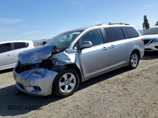 2016 Toyota Sienna LE AAS с VIN 5TDKK3DC0GS705672, выставлен на аукционе Copart как лот 56246715 с пробегом 65 917 миль миль и Списание • Salvage title. История ставок и продаж доступна на DreamBid. Изображение 1.