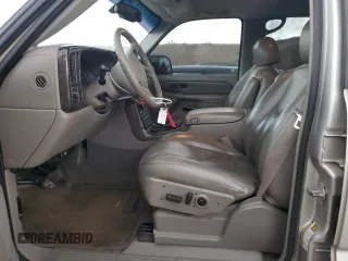 2005 GMC Sierra Denali z VIN 2GTEK63N951254277, wystawiony jako Copart lot #47635015 z przebiegiem 177 167 mil mil oraz Szkody całkowita. Historia ofert i sprzedaży dostępna na DreamBid. Obrazek 7.