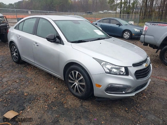2015 Chevrolet Cruze LS with VIN 1G1PA5SH8F7225657, listed as a IAAI auction lot 41788086 with 118,307 mi miles. Bid and sale history available at carsss.com. Image 1.