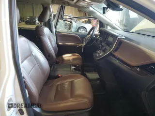 2018 Toyota Sienna XLE with VIN 5TDDZ3DC9JS204307, listed as a Copart auction lot 57327715 with 70,886 mi miles and Salvage title. Bid and sale history available at DreamBid. Image 7.