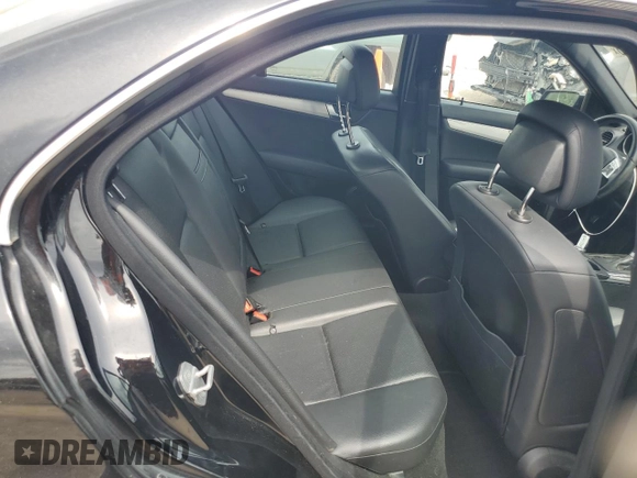 2012 Mercedes-Benz C 250 Sport z VIN WDDGF4HB4CR230804, wystawiony jako Copart lot #55478535 z przebiegiem 119 440 mil mil oraz Szkoda całkowita • Salvage title. Historia ofert i sprzedaży dostępna na DreamBid. Obrazek 10.