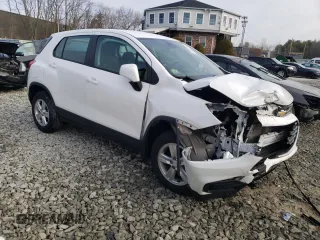 2019 Chevrolet Trax LS with VIN 3GNCJNSB2KL217682, listed as a Copart auction lot 48947305 with 65,836 mi miles and Salvage Title. Bid and sale history available at DreamBid. Image 4.