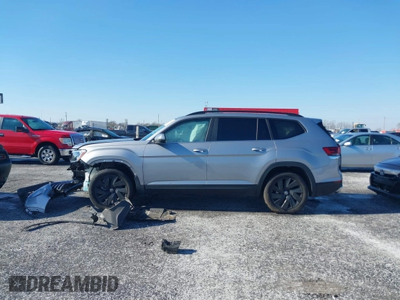 2024 Volkswagen Atlas SE with VIN 1V2KR2CAXRC524586, listed as a IAAI auction lot 41266446 with 15,417 mi miles and . Bid and sale history available at DreamBid. Image 14.