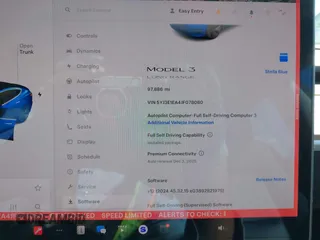 2018 Tesla Model 3 Long Range Battery z VIN 5YJ3E1EA4JF078080, wystawiony jako IAAI lot #41688015 z przebiegiem 97 886 mil mil oraz . Historia ofert i sprzedaży dostępna na DreamBid. Obrazek 7.