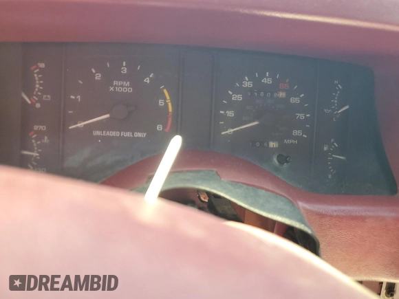 1993 Ford Mustang z VIN 1FACP44M9PF187992, wystawiony jako Copart lot #68557154 z przebiegiem 63 008 mil mil oraz Czysty tytuł • Clean title. Historia ofert i sprzedaży dostępna na DreamBid. Obrazek 9.