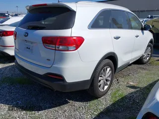 2017 Kia Sorento LX z VIN 5XYPGDA30HG315882, wystawiony jako IAAI lot #41801283 z przebiegiem 165 950 mil mil oraz . Historia ofert i sprzedaży dostępna na DreamBid. Obrazek 4.