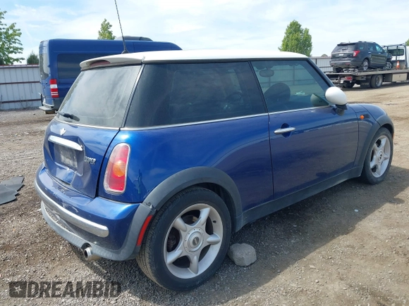 2003 MINI Hardtop z VIN WMWRC33483TC48109, wystawiony jako IAAI lot #42245601 z przebiegiem 100 738 mil mil oraz . Historia ofert i sprzedaży dostępna na DreamBid. Obrazek 4.