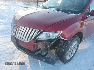 2013 Lincoln MKX z VIN 2LMDJ8JK3DBL40826, wystawiony jako IAAI lot #41522140 z przebiegiem 125 237 mil mil oraz . Historia ofert i sprzedaży dostępna na DreamBid. Obrazek 6.