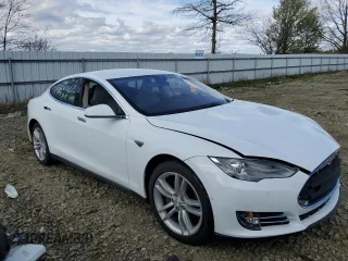 2014 Tesla Model S 60 z VIN 5YJSA1H1XEFP55657, wystawiony jako Copart lot #53405785 z przebiegiem Nie podano mil oraz Czysty tytuł • Clean title. Historia ofert i sprzedaży dostępna na DreamBid. Obrazek 4.