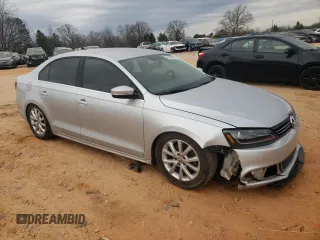 2014 Volkswagen Jetta SE z VIN 3VWD07AJ8EM238827, wystawiony jako Copart lot #43576355 z przebiegiem 87 159 mil mil oraz Szkoda całkowita • Salvage title. Historia ofert i sprzedaży dostępna na DreamBid. Obrazek 4.