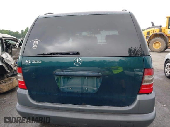 1998 Mercedes-Benz M 320/430/500 z VIN 4JGAB54E5WA006036, wystawiony jako IAAI lot #42230324 z przebiegiem 301 386 mil mil oraz . Historia ofert i sprzedaży dostępna na DreamBid. Obrazek 17.