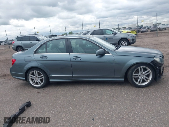 2012 Mercedes-Benz C 300 Sport с VIN WDDGF8BB6CA697821, выставлен на аукционе IAAI как лот 42347842 с пробегом 106 745 миль миль и . История ставок и продаж доступна на DreamBid. Изображение 14.