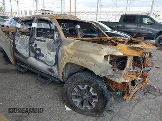 2023 Toyota Tacoma SR z VIN 3TMCZ5AN6PM558226, wystawiony jako IAAI lot #38860499 z przebiegiem Nie podano mil oraz . Historia ofert i sprzedaży dostępna na DreamBid. Obrazek 1.