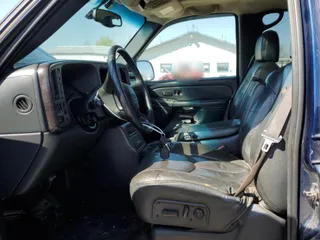2002 Chevrolet Avalanche with VIN 3GNEK13TX2G250105, listed as a Copart auction lot 52038705 with 181,119 mi miles and Salvage Title. Bid and sale history available at carsss.com. Image 7.