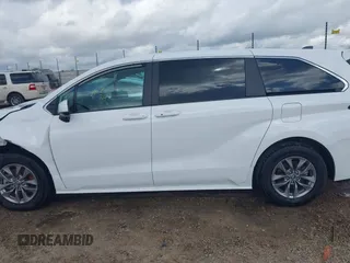 2024 Toyota Sienna LE with VIN 5TDKRKEC5RS196136, listed as a IAAI auction lot 41766022 with 26,044 mi miles. Bid and sale history available at carsss.com. Image 14.