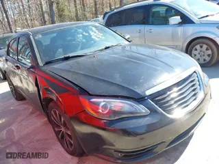 2013 Chrysler 200 Limited with VIN 1C3CCBCG4DN699168, listed as a IAAI auction lot 41631502 with 122,352 mi miles. Bid and sale history available at carsss.com. Image 1.