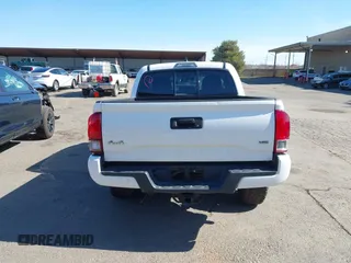 2021 Toyota Tacoma SR z VIN 3TMCZ5AN5MM417384, wystawiony jako IAAI lot #41617168 z przebiegiem 55 969 mil mil oraz . Historia ofert i sprzedaży dostępna na DreamBid. Obrazek 17.