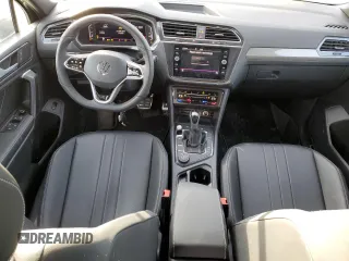 2024 Volkswagen Tiguan SE R-Line Black z VIN 3VV8B7AX8RM136714, wystawiony jako Copart lot #50587005 z przebiegiem Nie podano mil oraz Szkoda całkowita • Salvage title. Historia ofert i sprzedaży dostępna na DreamBid. Obrazek 8.