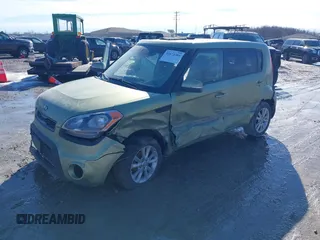 2013 Kia Soul + z VIN KNDJT2A67D7518517, wystawiony jako IAAI lot #41672301 z przebiegiem Nie podano mil oraz . Historia ofert i sprzedaży dostępna na DreamBid. Obrazek 2.