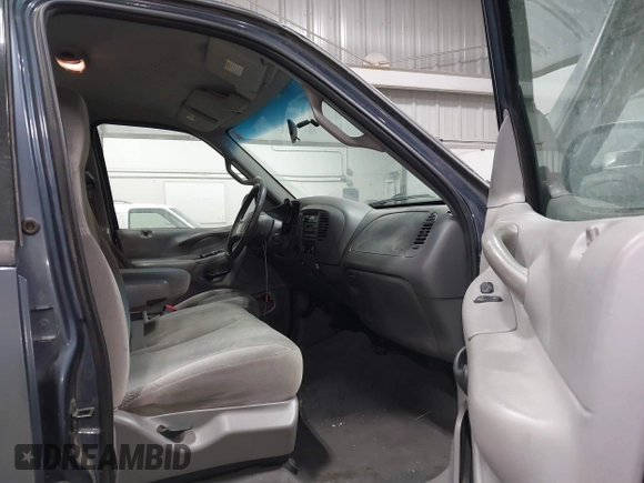2000 Ford Expedition XLT with VIN 1FMRU1668YLB76006, listed as a IAAI auction lot 41621842 with 153,040 mi miles and . Bid and sale history available at DreamBid. Image 5.